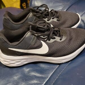 NIKE REVOLUTION US 7.5 Women's Athletic Running Shoes previously loved